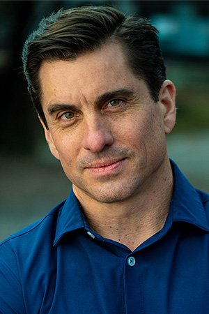 Dan Thurman headshot